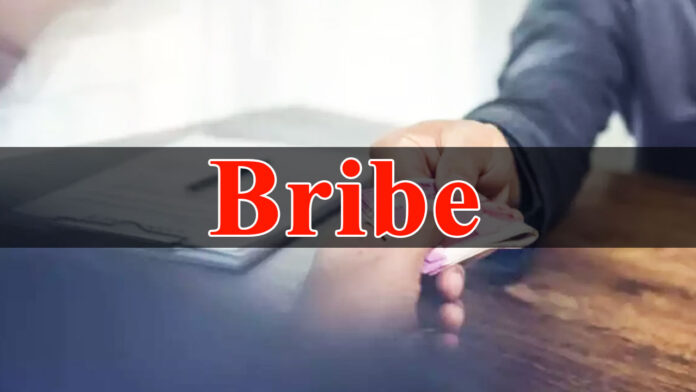 Senior assistant of ARTO office arrested while taking bribe