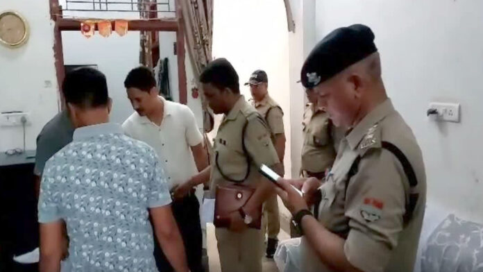 Husband killed his wife and then committed suicide