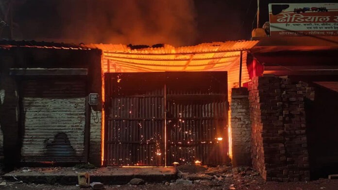 Fire broke out in a junk shop late at night