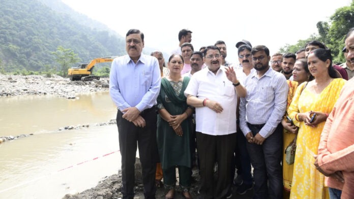 Garhwal Commissioner took stock of the disaster-hit areas