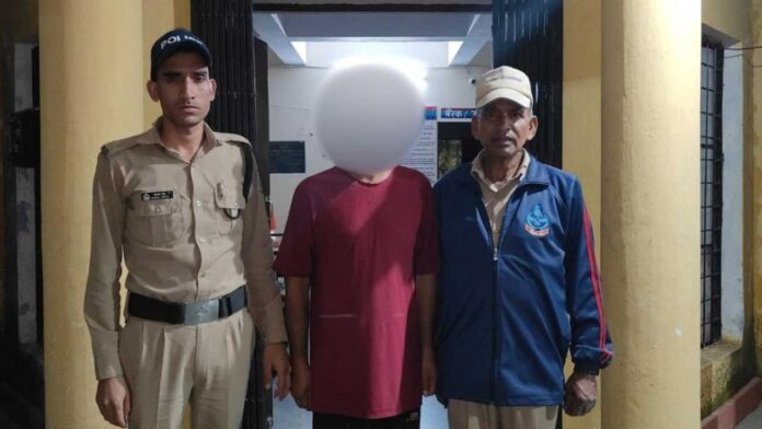 Constable booked for molesting minor