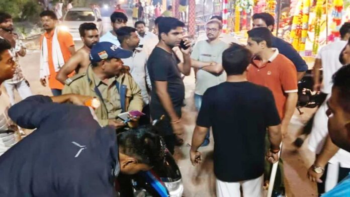 firecrackers Two groups clashed over bursting of firecrackers